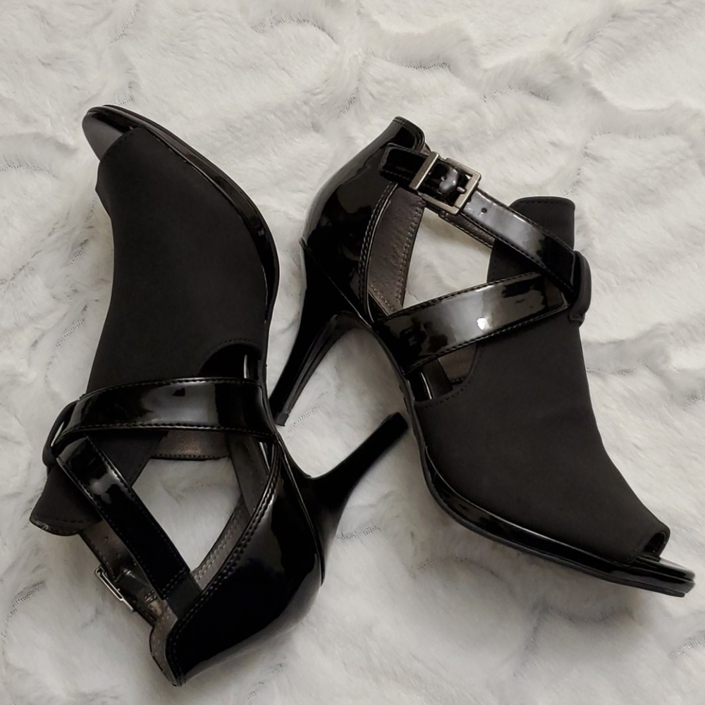 Life Stride Black Peep Toe Memory foam Heels 3"